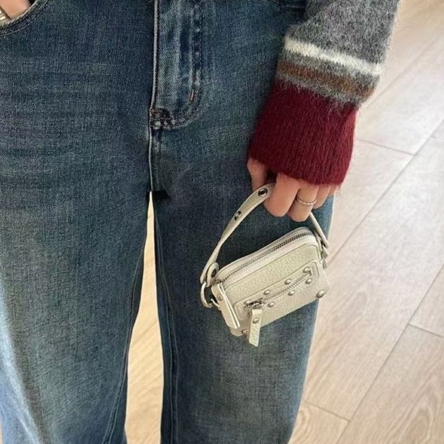 Chain Hearts Mini Crossbag — стильный акцент с романтичным настроением