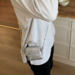 Chain Hearts Mini Crossbag — стильный акцент с романтичным настроением