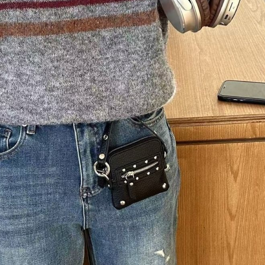 Chain Hearts Mini Crossbag — стильный акцент с романтичным настроением