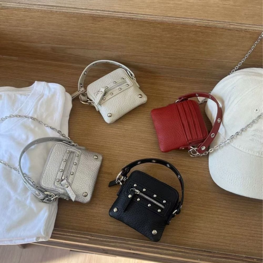 Chain Hearts Mini Crossbag — стильный акцент с романтичным настроением