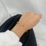 Серебристый браслет с крупными звеньями-скобами