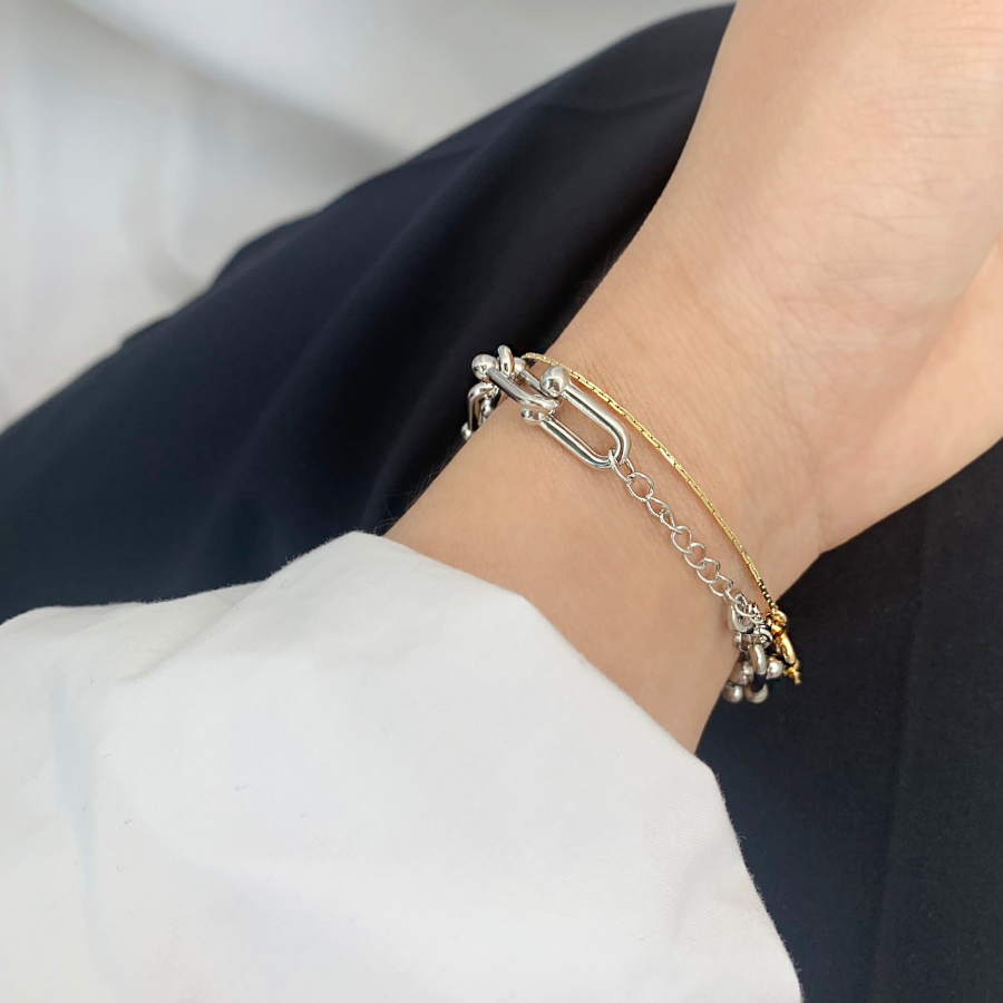 Серебристый браслет с крупными звеньями-скобами