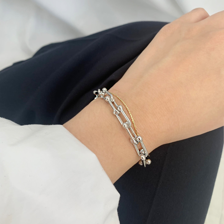 Серебристый браслет с крупными звеньями-скобами