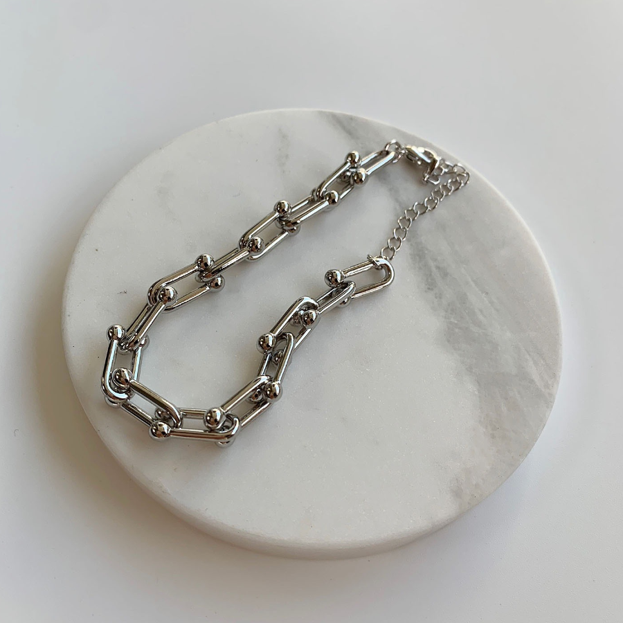 Серебристый браслет с крупными звеньями-скобами