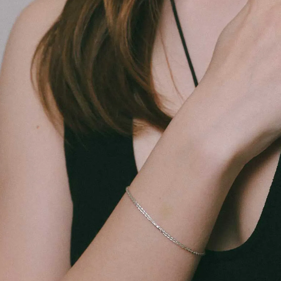 Серебряный браслет с гибкой тонкой цепочкой