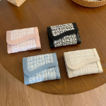 Tweed Snap Vegan Card Wallet — компактность и текстура в одном аксессуаре