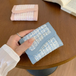 Tweed Snap Vegan Card Wallet — компактность и текстура в одном аксессуаре