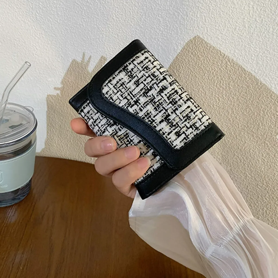 Tweed Snap Vegan Card Wallet — компактность и текстура в одном аксессуаре