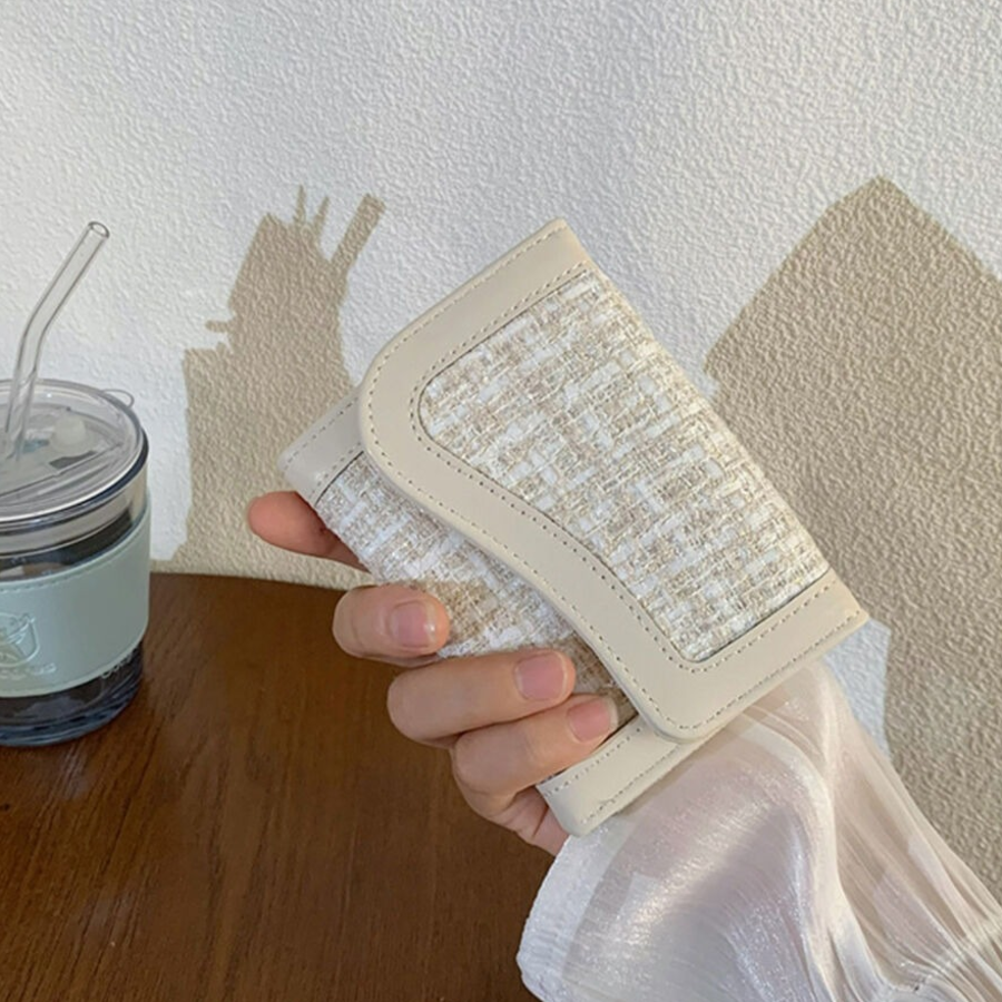 Tweed Snap Vegan Card Wallet — компактность и текстура в одном аксессуаре