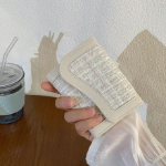 Tweed Snap Vegan Card Wallet — компактность и текстура в одном аксессуаре