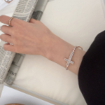 Браслет с регулируемой длиной из хирургической стали с крестом и кристаллами