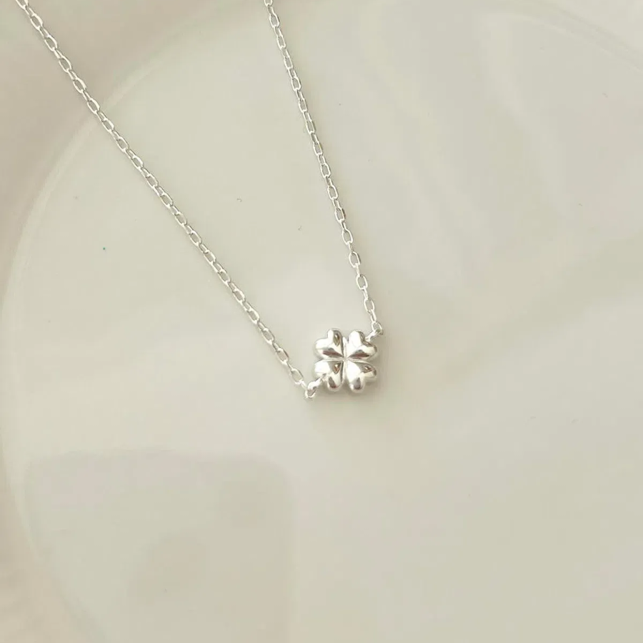 Серебряный браслет с четырёхлистным клевером