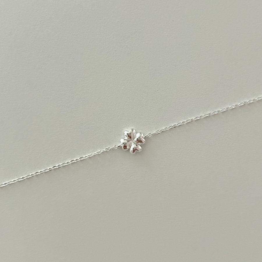 Серебряный браслет с четырёхлистным клевером