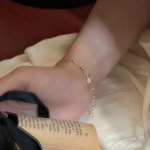 Серебряный браслет с винтажными жемчужинами и блестящей цепочкой