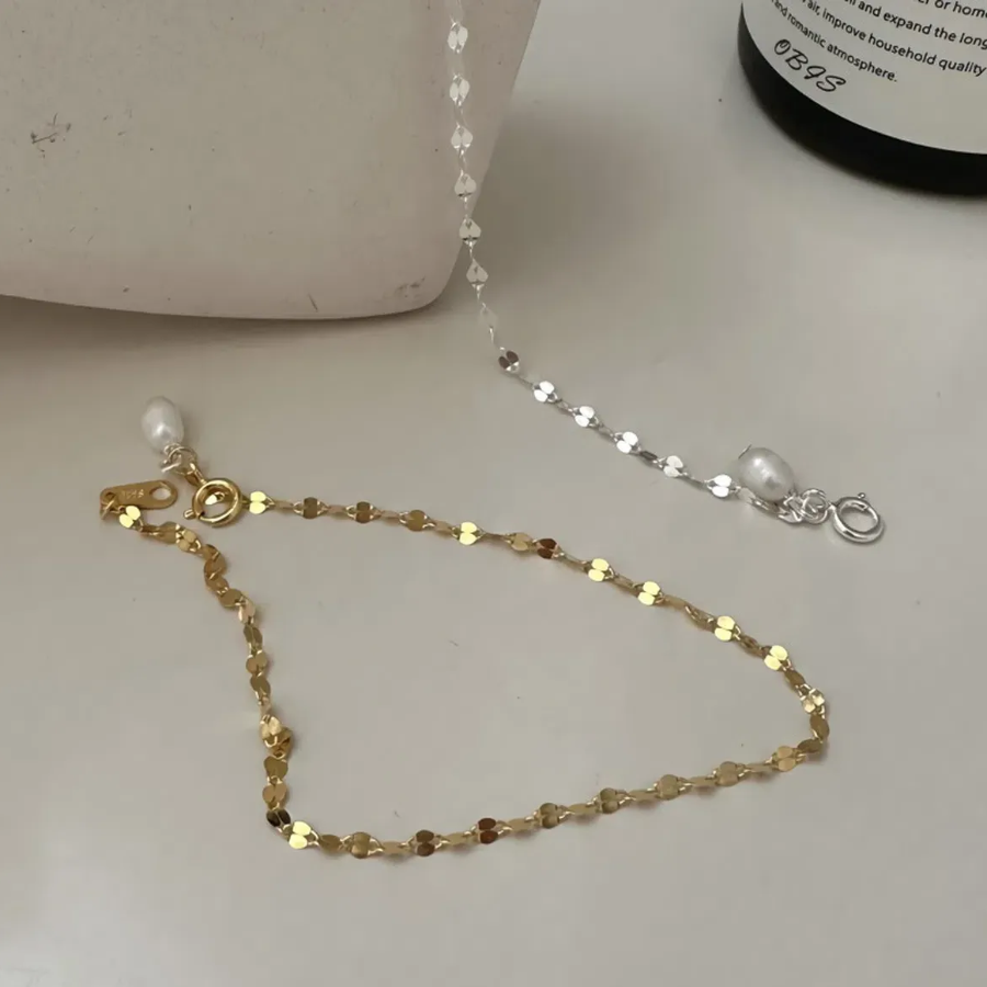 Серебряный браслет с винтажными жемчужинами и блестящей цепочкой