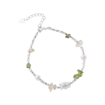 Серебряный браслет с жемчугом и зелёными кристаллами