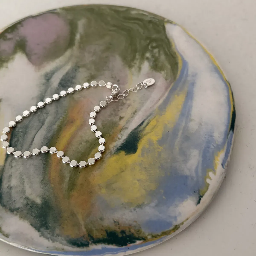 Серебряный браслет с плоскими круглыми бусинами Колби