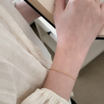 Серебряный браслет с витой шёлковой цепочкой