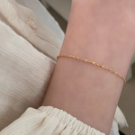 Серебряный браслет с витой шёлковой цепочкой