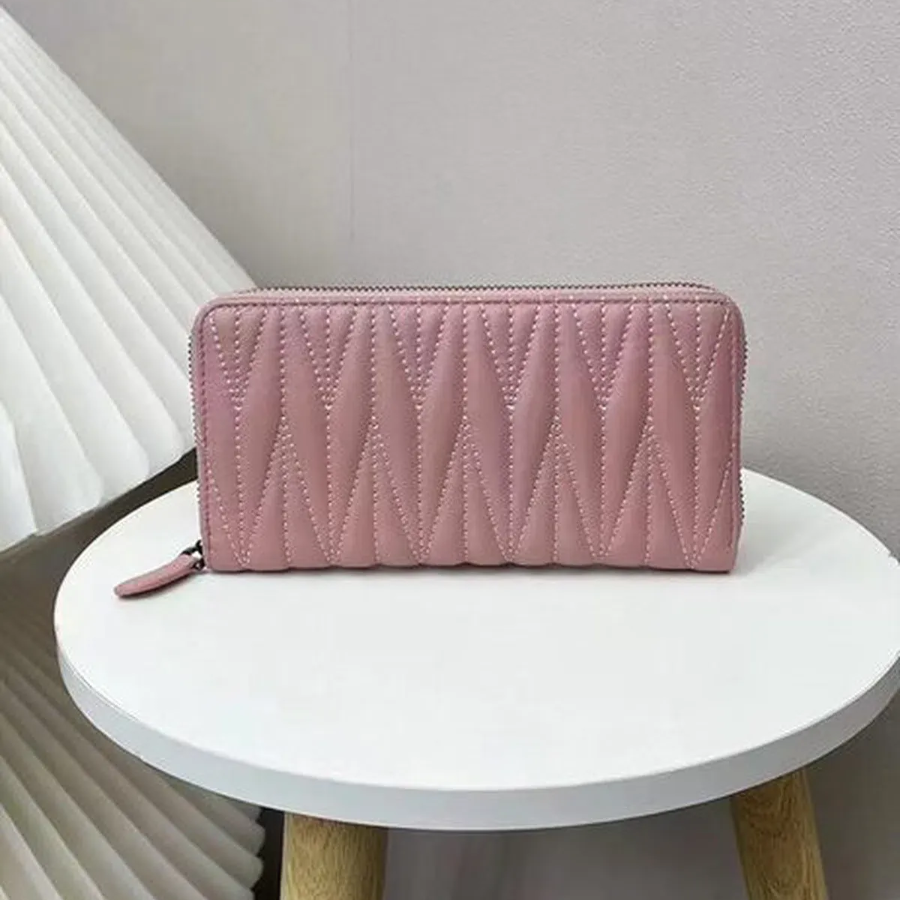 Cow Accordion Quilted Long Wallet — элегантность и вместительность в одном аксессуаре