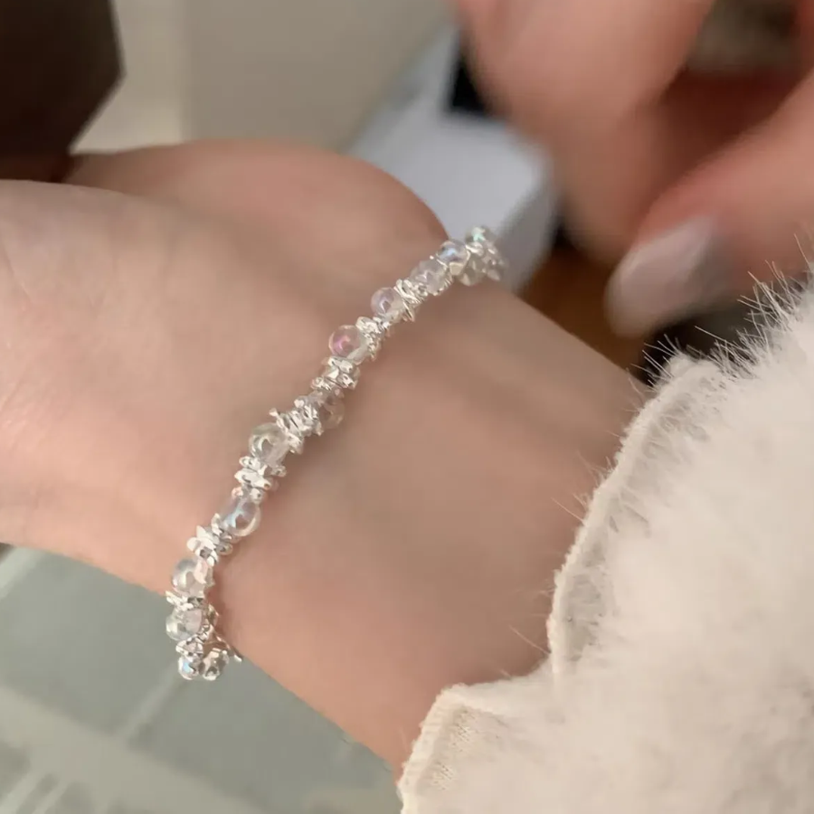 Серебряный браслет с миниатюрным цветком и бусиной в форме лампочки