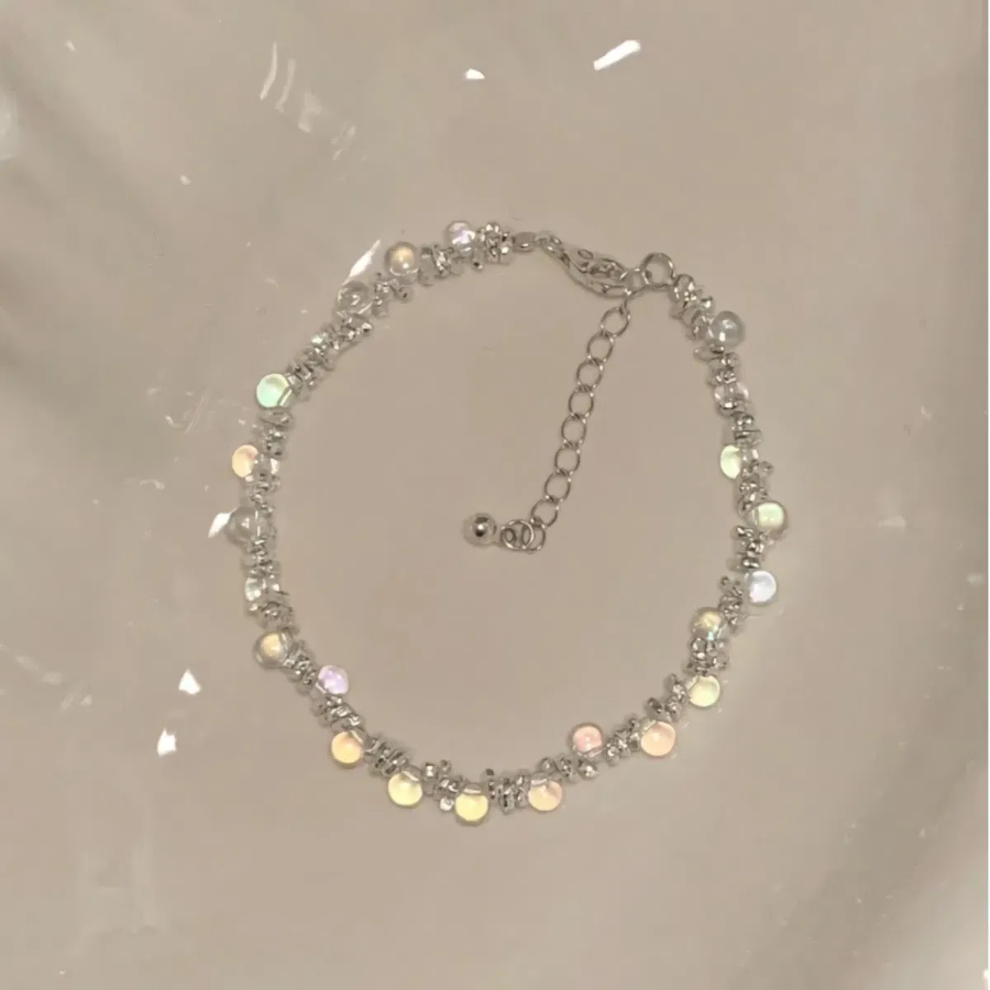 Серебряный браслет с миниатюрным цветком и бусиной в форме лампочки