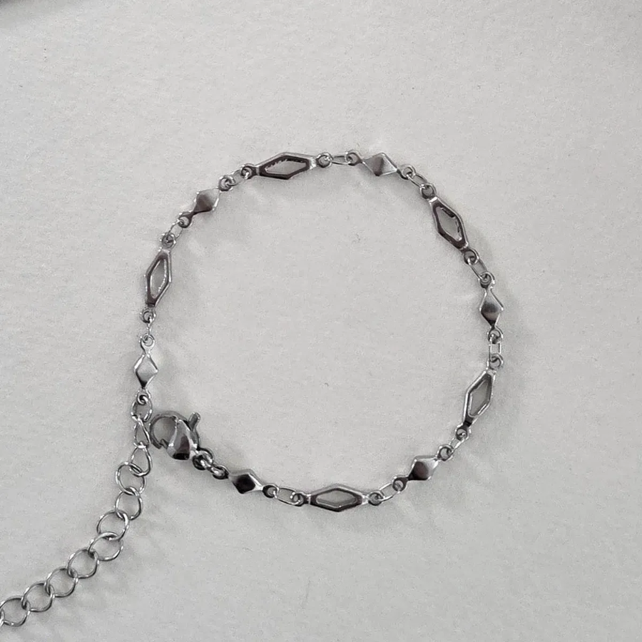 Браслет из хирургической стали с ромбовидным элементом и многослойной цепочкой