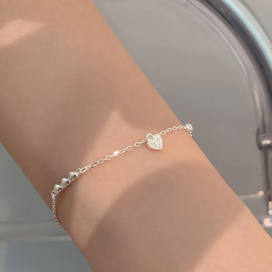Серебряный браслет с сердечком и кубическим цирконием