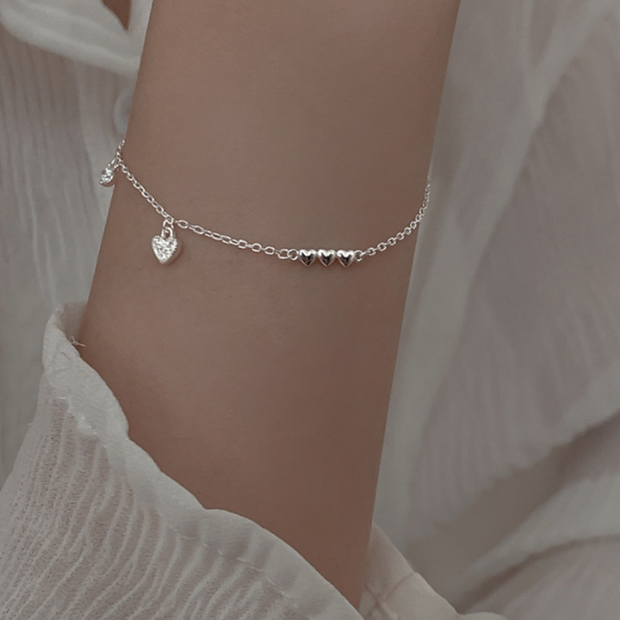 Серебряный браслет с сердечком и кубическим цирконием