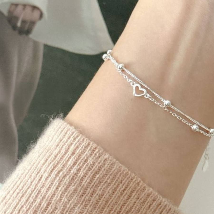 Серебряный браслет 925 пробы с плоской линией из сердец и двойной шариковой цепочкой
