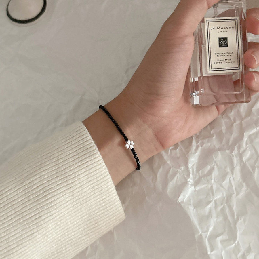 Серебряный браслет 925 пробы с четырёхлистным клевером и ониксом