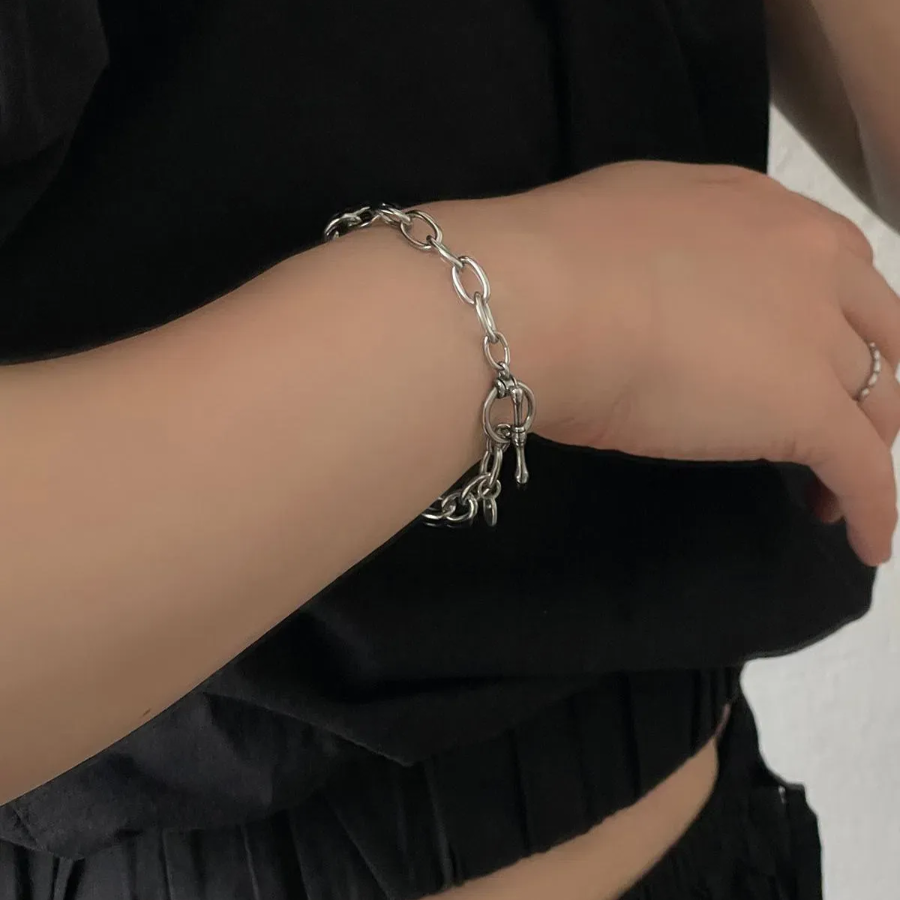 Браслет из хирургической стали с цепочкой и застёжкой в виде косточки (тогл-бар)