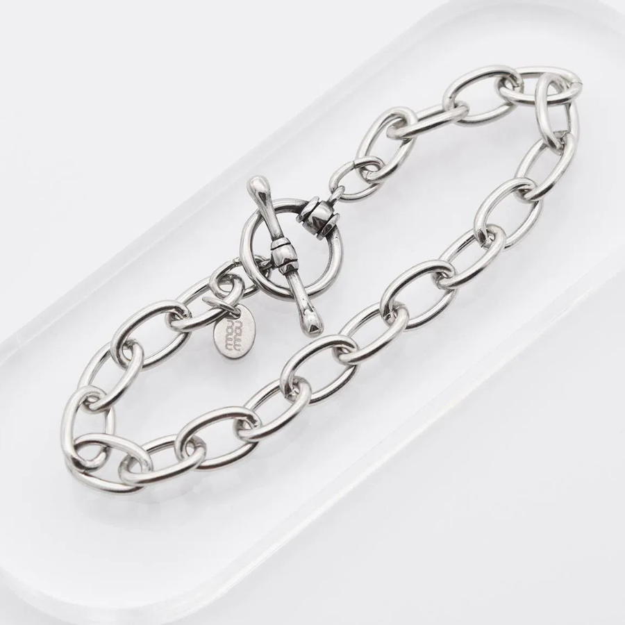 Браслет из хирургической стали с цепочкой и застёжкой в виде косточки (тогл-бар)