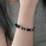 Винтажный браслет-слойка с тёмными натуральными камнями и бусинами — браслет дружбы