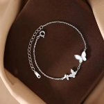 Серебряный браслет с подвесками в виде бабочки и цветка