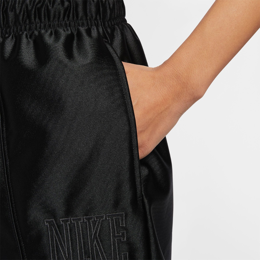 Nike Sportswear Women’s Loose Mid-Rise Graphic Shorts
