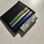 Mini Leather 7-Slot Card Wallet — лаконичный и практичный аксессуар для повседневных нужд