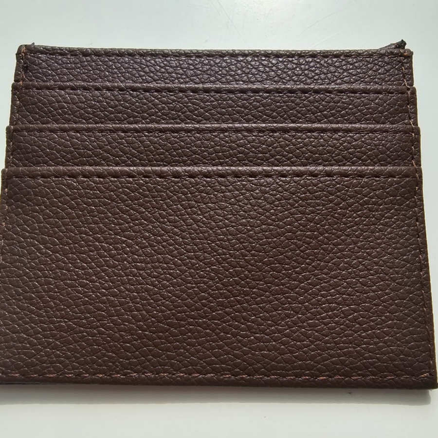 Mini Leather 7-Slot Card Wallet — лаконичный и практичный аксессуар для повседневных нужд