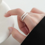 Серебряное кольцо с двойной линией и открытым дизайном