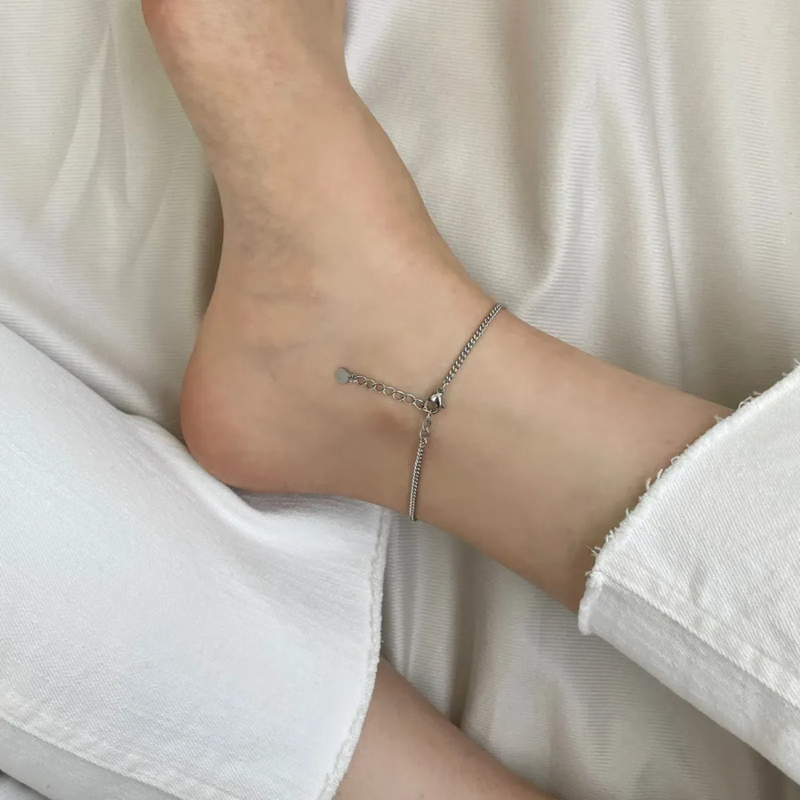 Браслет на ногу с миниатюрной подвеской-стиком из хирургической стали