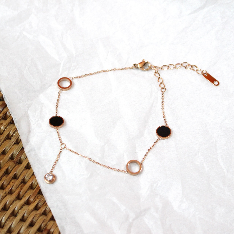 Браслет на ногу с подвеской из кубического циркония в капле и позолотой 18k