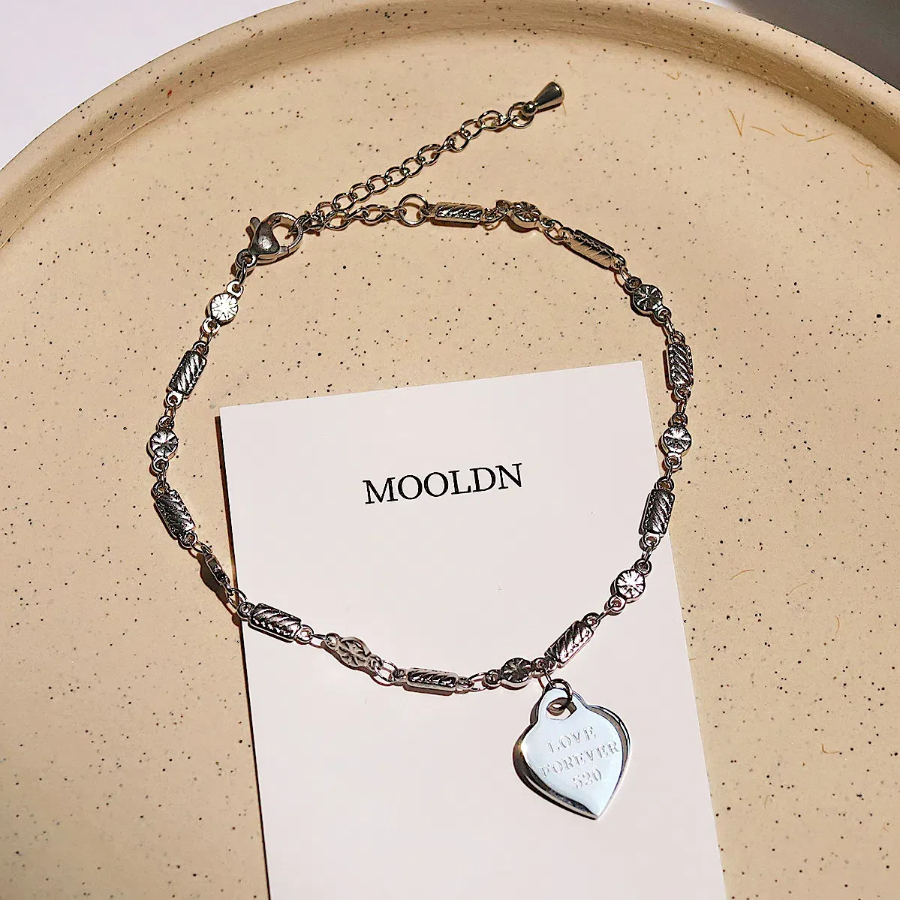 Браслет на ногу с подвеской-сердечком с гравировкой из хирургической стали (2 цвета)