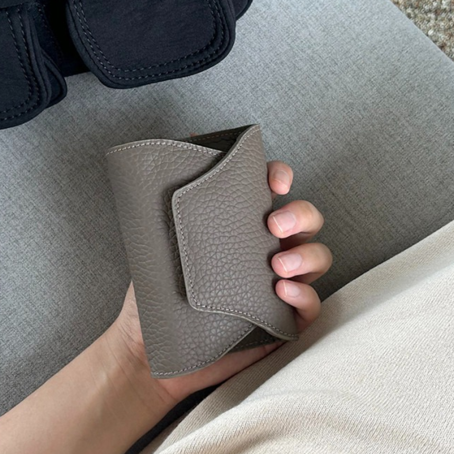 Magnetic Cover Cowhide Card Wallet — минимализм и надёжность в натуральной коже