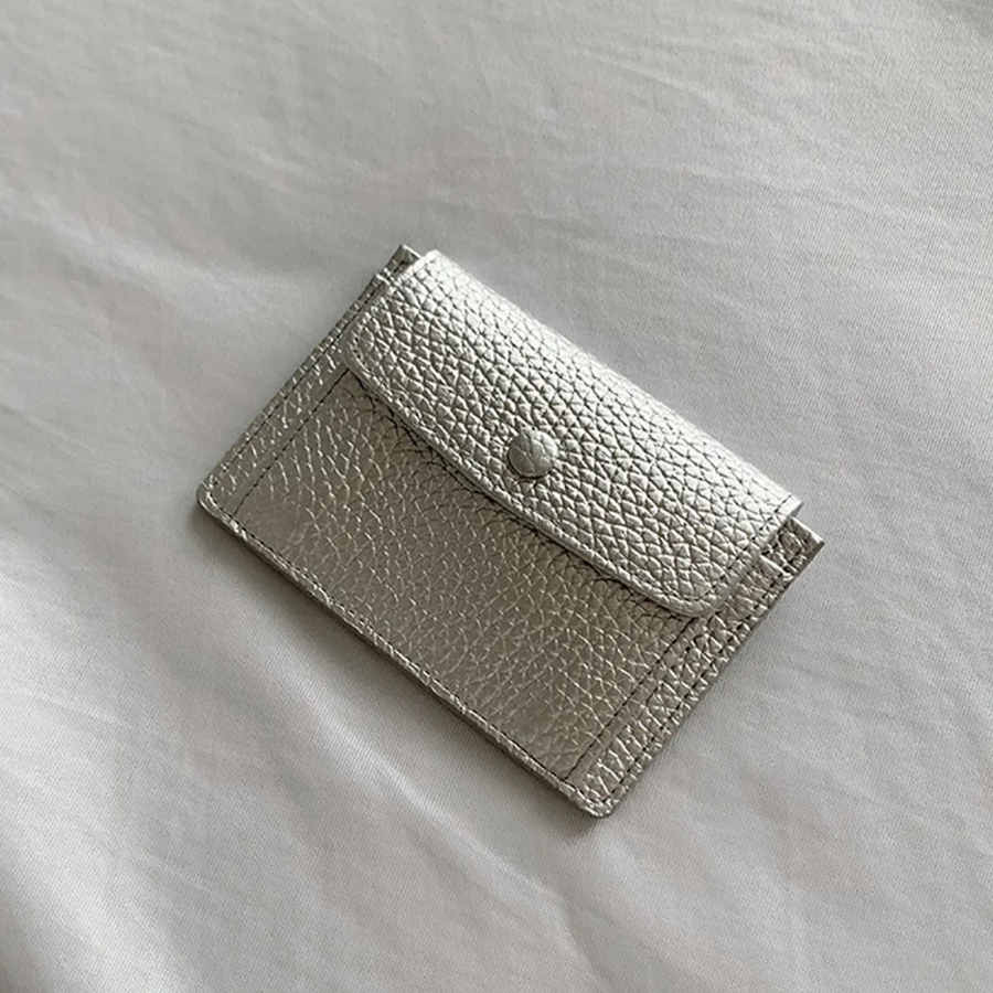 Silver Cowhide Card Wallet — элегантный акцент и надёжное исполнение Made in Korea