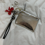 Silver Cowhide Zip Mini Card Wallet — компактность, стиль и натуральная кожа