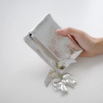 Silver Ribbon Charm Card Pouch — изящный блеск и удобство на каждый день