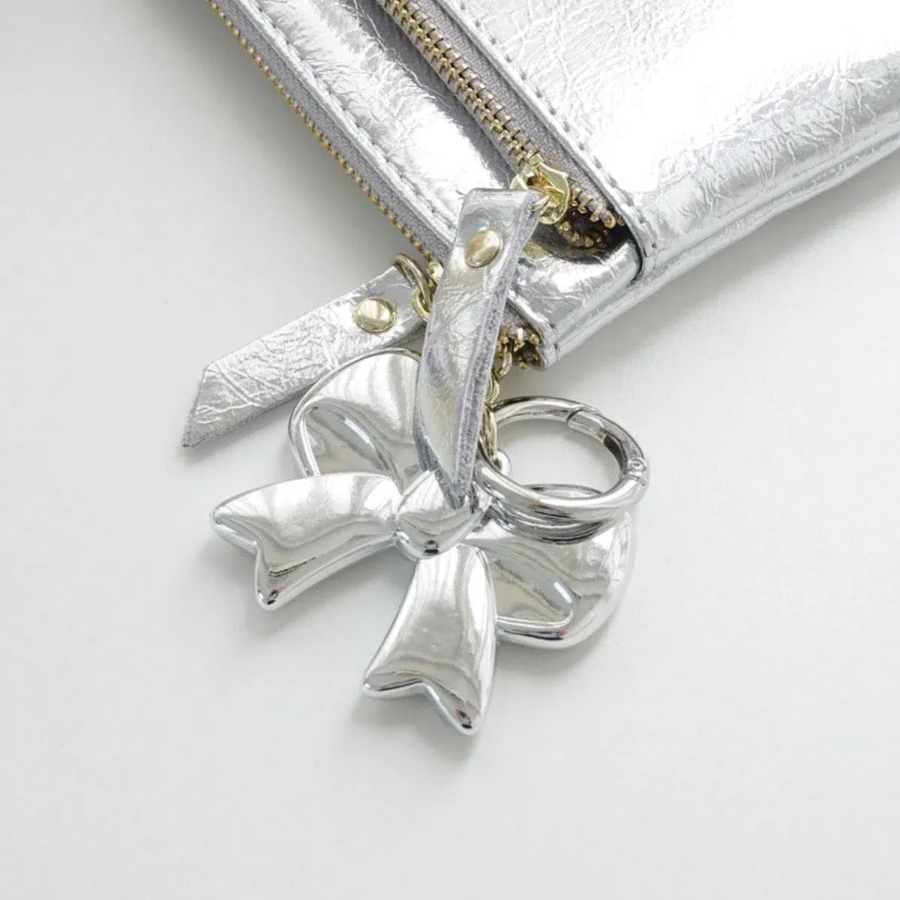 Silver Ribbon Charm Card Pouch — изящный блеск и удобство на каждый день