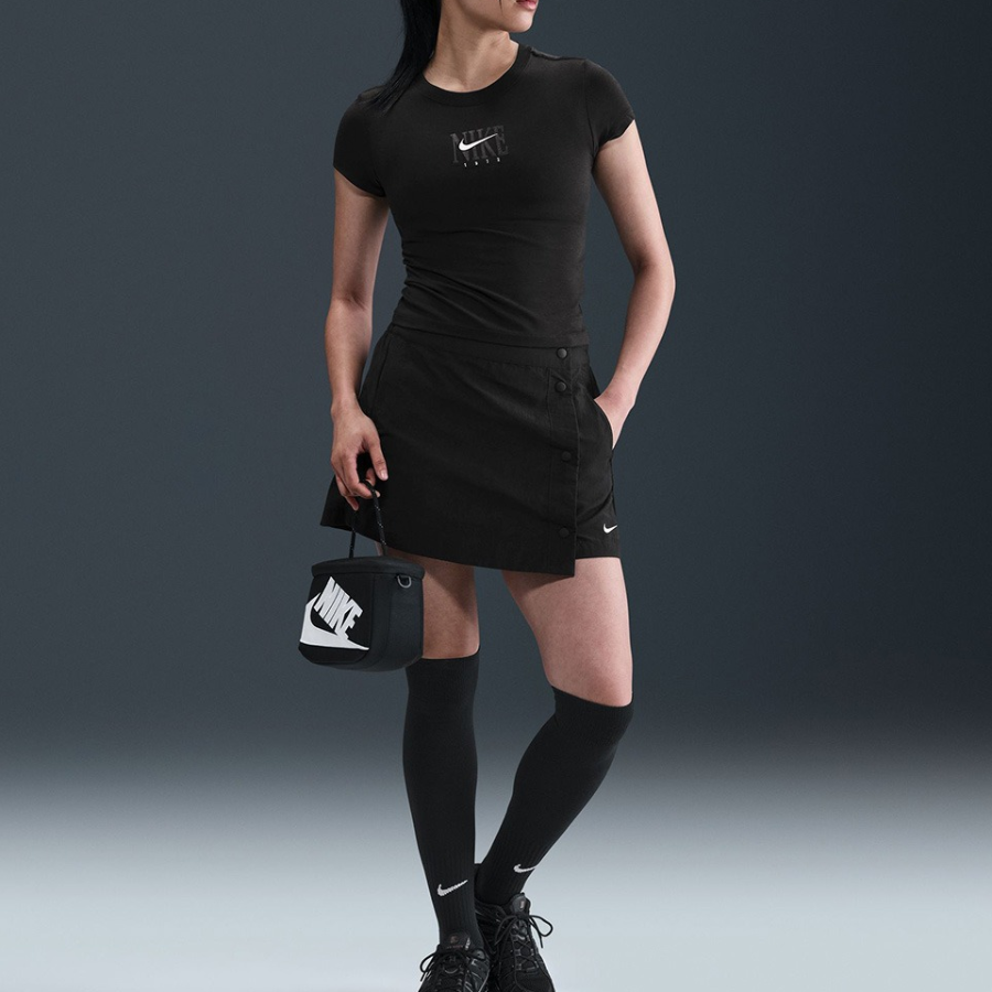 Nike Sportswear Women’s Slim Fit Graphic T-Shirt