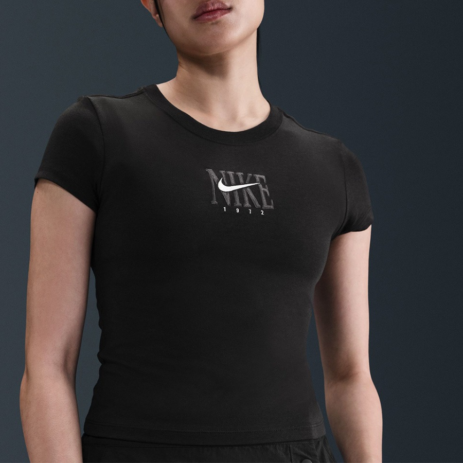 Nike Sportswear Women’s Slim Fit Graphic T-Shirt