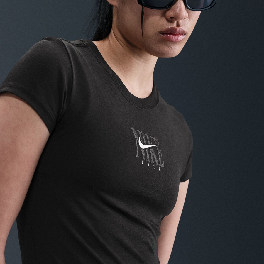 Nike Sportswear Women’s Slim Fit Graphic T-Shirt